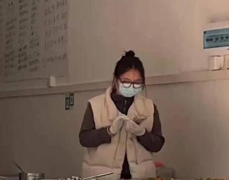 大厂裸辞卖盒饭女生:不会再去上班 到底是什么情况?