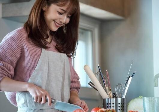 主妇起诉离婚才知丈夫年薪300万 到底是什么情况?