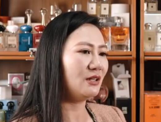 女生10年收集万瓶香水价值一套房 到底是什么情况?