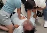 下班护士跪地救人20分钟膝盖淤青 事件始末是什么?