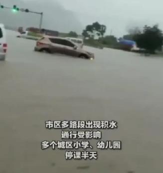 桂林2小时下完了1天的大暴雨 雨势之凶猛可见一斑
