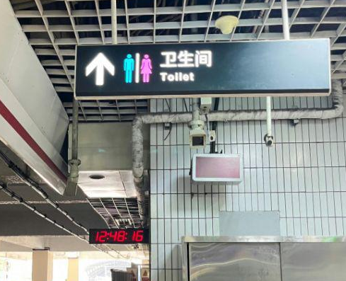 男保洁进女厕被控偷窥行拘 女儿叫屈 事件始末是什么?