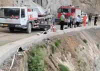 车辆坠江致5死 家属质疑路段无护栏 真相到底是什么?