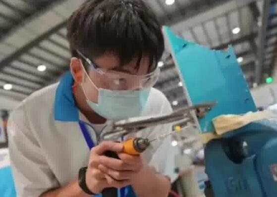 杭州高职小伙一毕业被开18万年薪 到底是什么情况? 