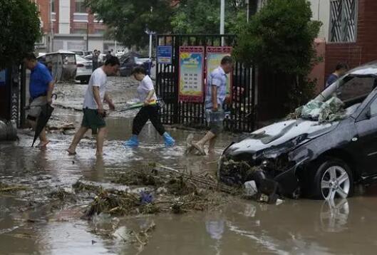 暴雨亲历者:父亲被冲走 人没了 到底是什么情况?