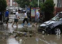 暴雨亲历者:父亲被冲走 人没了 真相曝光简直太惊人了