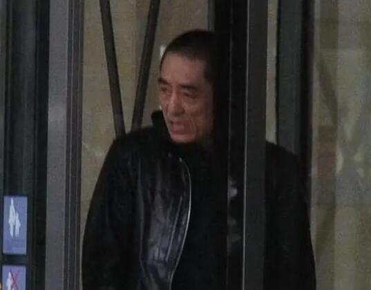 网友吐槽浏览器推送张艺谋谣言 关于张艺谋导演去世的不实消息