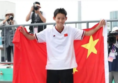 绝杀日本!中国诞生最年轻亚运冠军 年仅15岁的中国滑板冠军