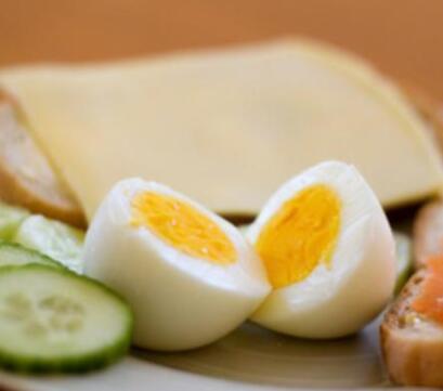 水煮蛋的蛋黄外层为什么是绿色的?