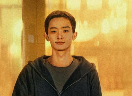 照明商店郑满是活人还是死人