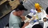 外卖员刮中25万 当场打电话要辞职 始料未及真相简直太意外了