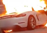 浙江一轿车撞树后自燃 司机身亡 原因竟是这样太崩溃了