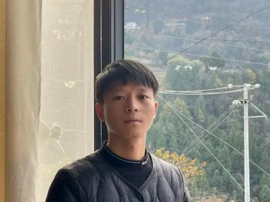 那个“头破血流的年轻人”走了 究竟是怎么回事？