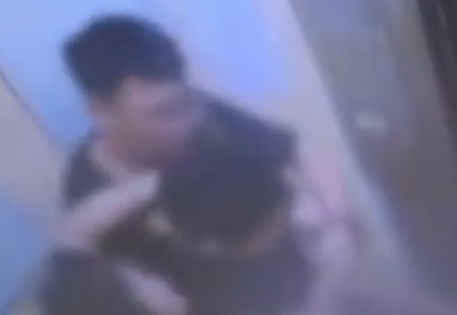 长沙一醉酒男子电梯内撕扯女孩头发 内幕曝光简直太意外了