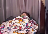女生在公司午休一觉睡到五点半 画面曝光简直太懵了