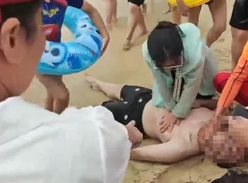 男子海边溺水 女孩挺身而出挽救生命 究竟是怎么回事？