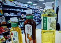 东方树叶出1.5L装 饮料为啥越卖越大 这也太无语了