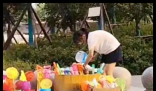 14岁女孩摆摊卖玩具25天赚2000元 到底是是真的？