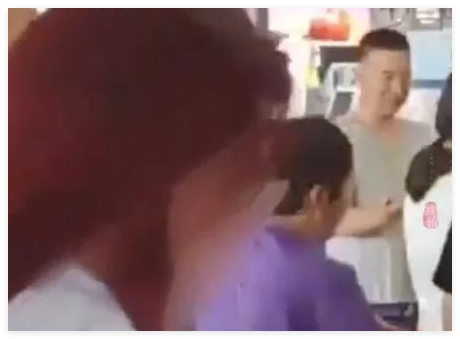 乘客在机场阻止插队被扇耳光 内幕实在让人惊个呆