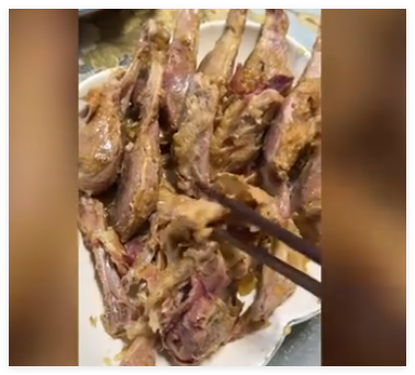销售的烧鸡有七条鸡腿?商家回应 实在太意外了