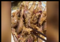 销售的烧鸡有七条鸡腿?商家回应 实在太意外了