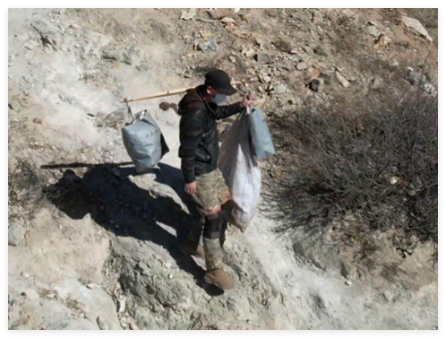 男子10年进山371次捡了2万多斤垃圾 原因竟是这样太霸气了