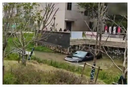 醉驾男子车内酣睡 醒来发现在河中 原因竟是这样太可怕了