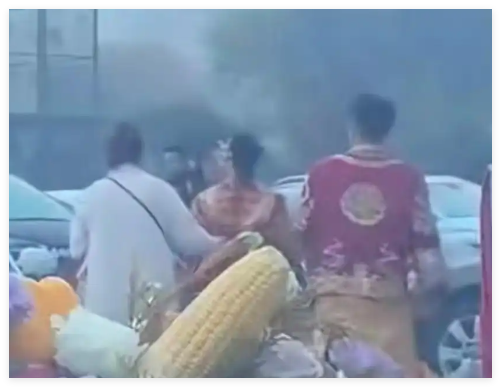 拦婚车索烟:打着讨喜名义疯狂敲竹杠 原因竟是这样太崩溃了